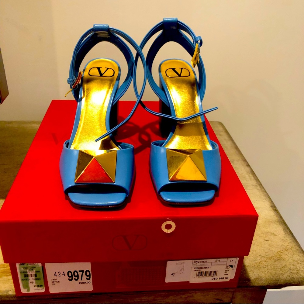SOLD-BNIB Valentino Rockstud Sandal 37